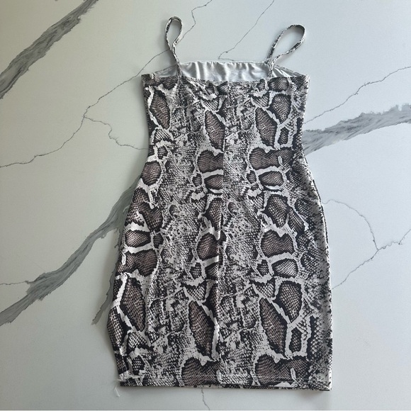 SHEIN | Snake Print Bodycon Mini Dress | Size Small | Neutral White/Gray/Black - Picture 12 of 15